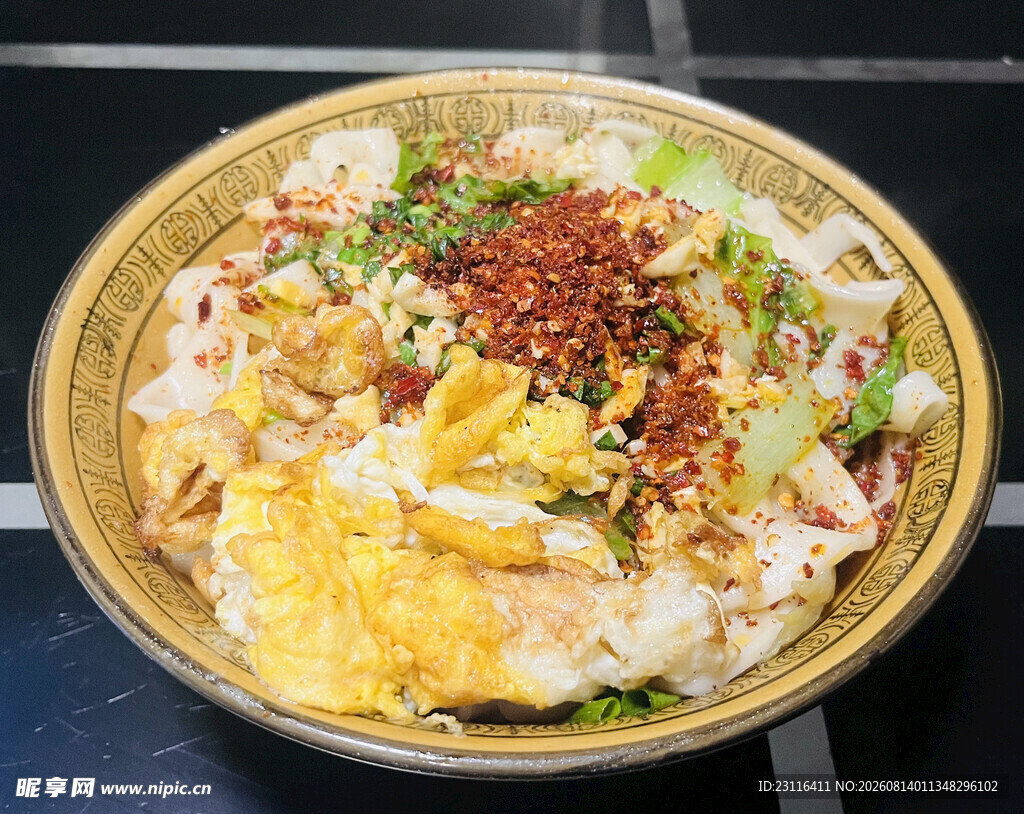 鸡蛋油泼面