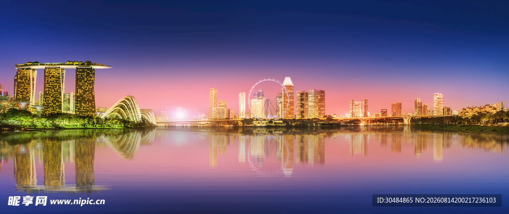 湖畔城市夜景