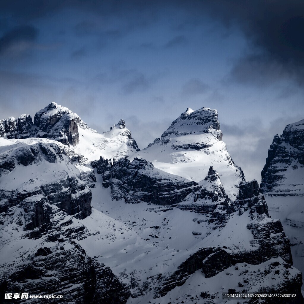 壮丽雪山景观