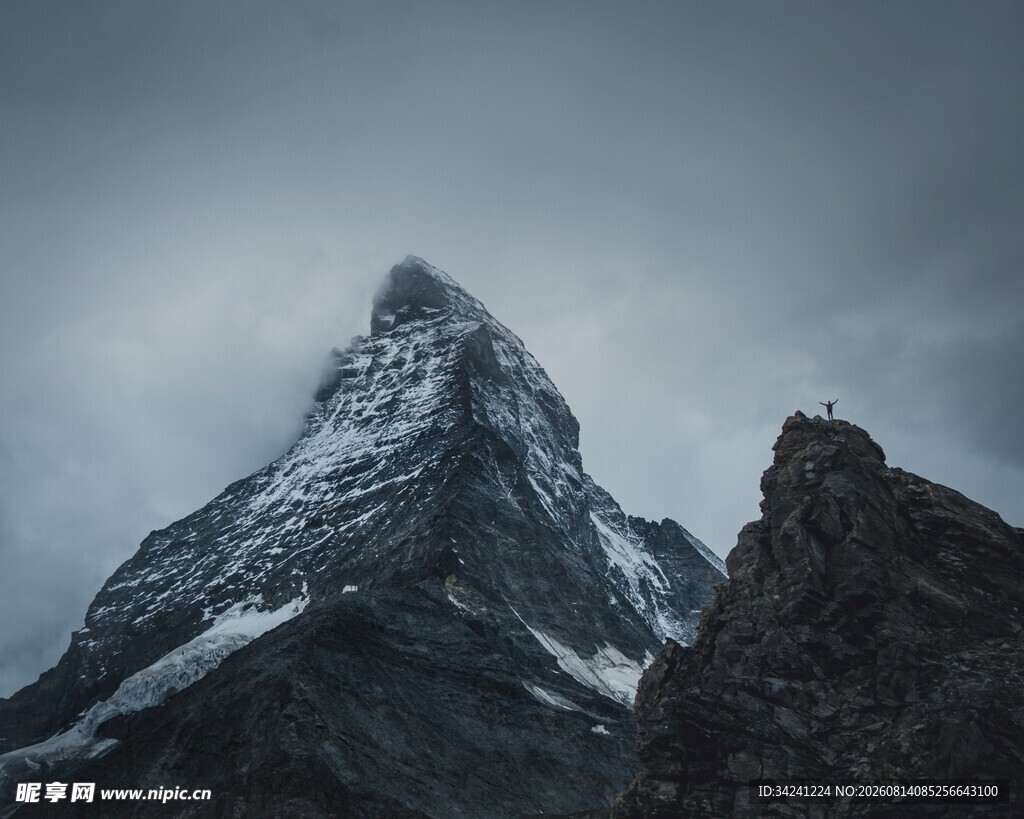 巍峨雪山壮丽景致