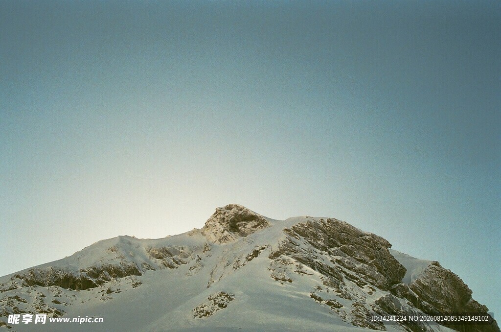 雪山之巅美景