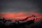 壮丽雪山映晚霞