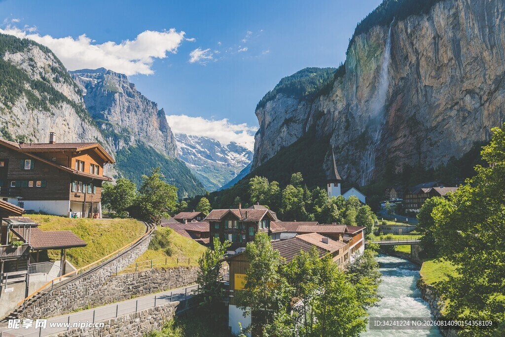 山间美丽村落自然景致