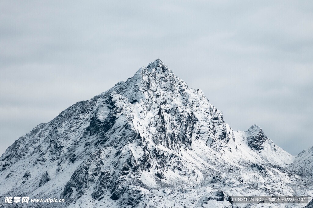 巍峨雪山壮丽景致