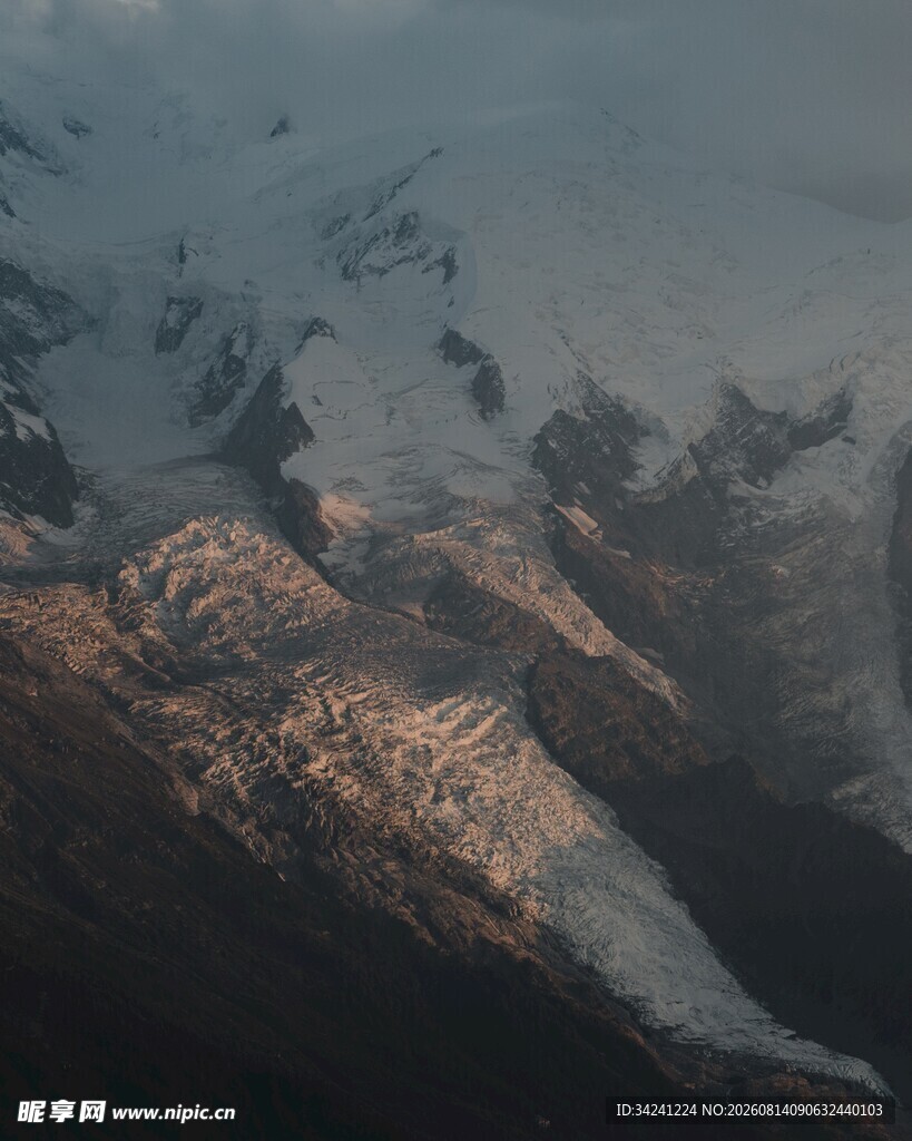 壮丽雪山景观