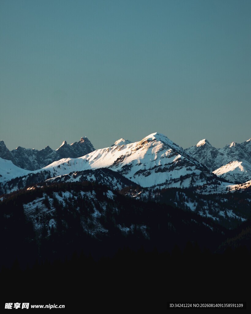 雪山壮丽景色