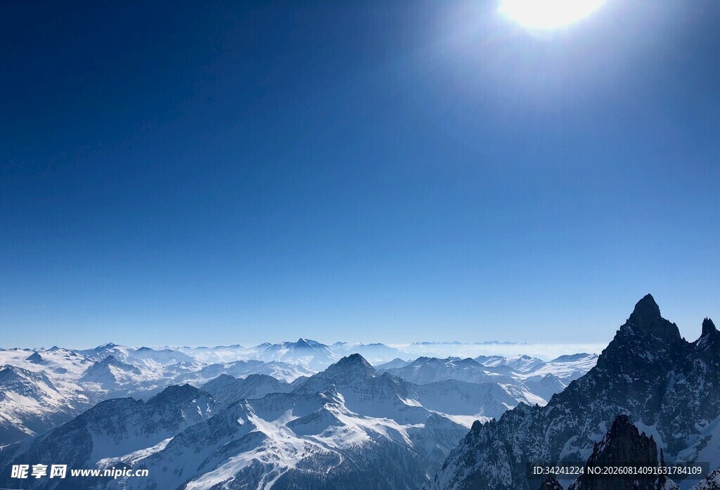 雪山之巅的壮丽风光