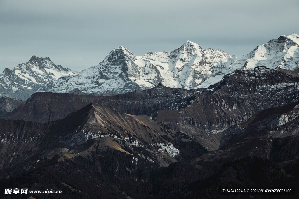 壮丽雪山景观