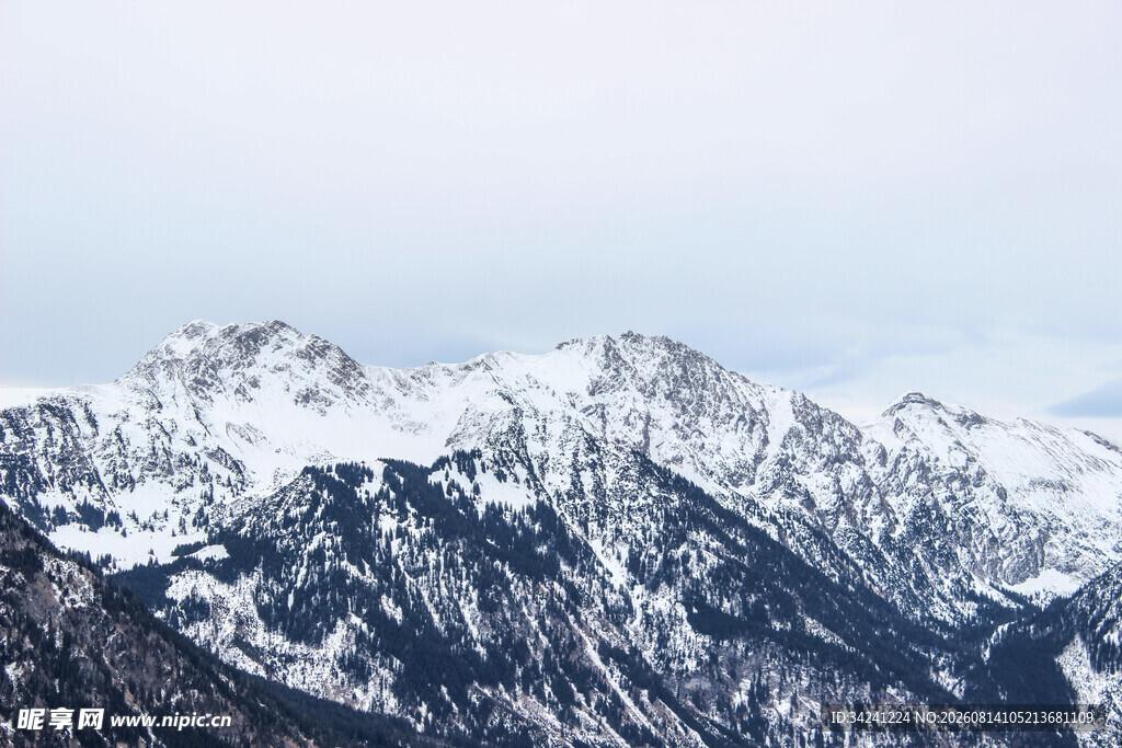 壮丽雪山景观