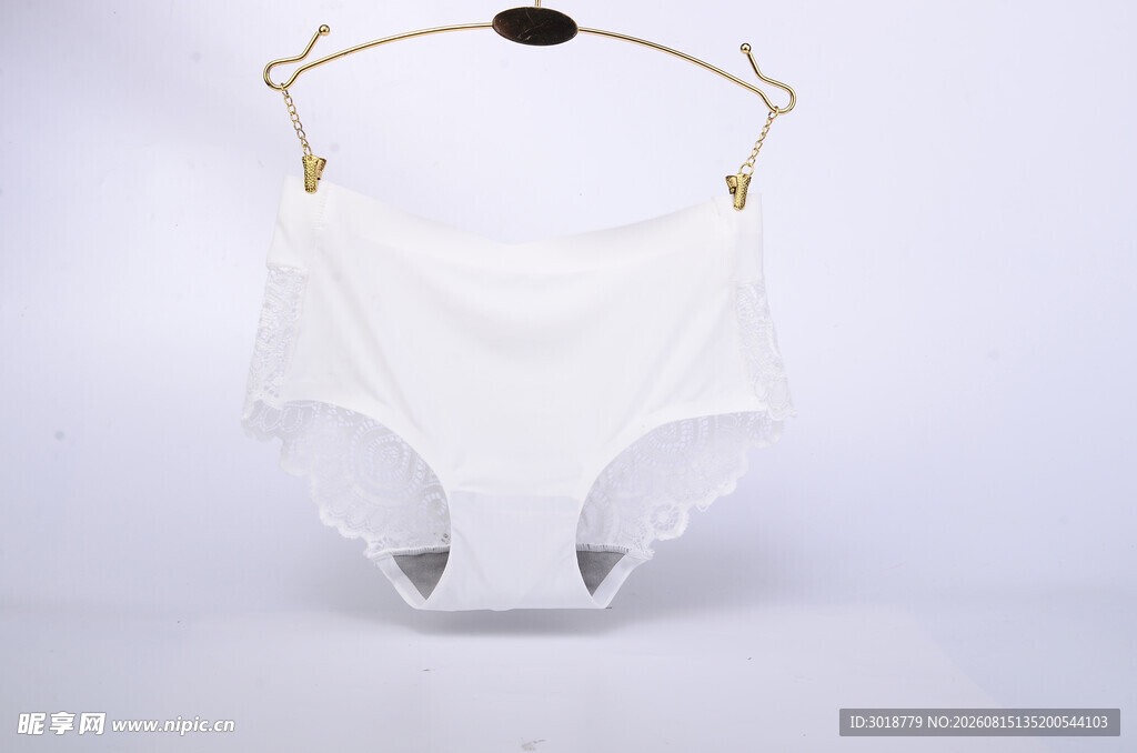 白色简约女士内裤展示