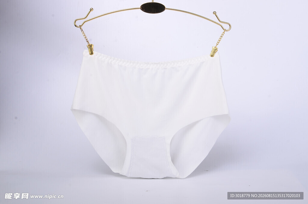 白色简约女士内裤展示