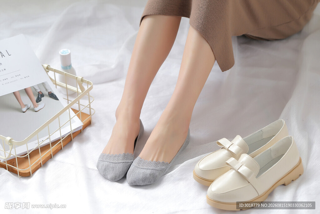女士浅口袜与舒适平底鞋