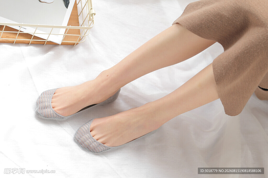 女士浅灰船袜穿搭展示