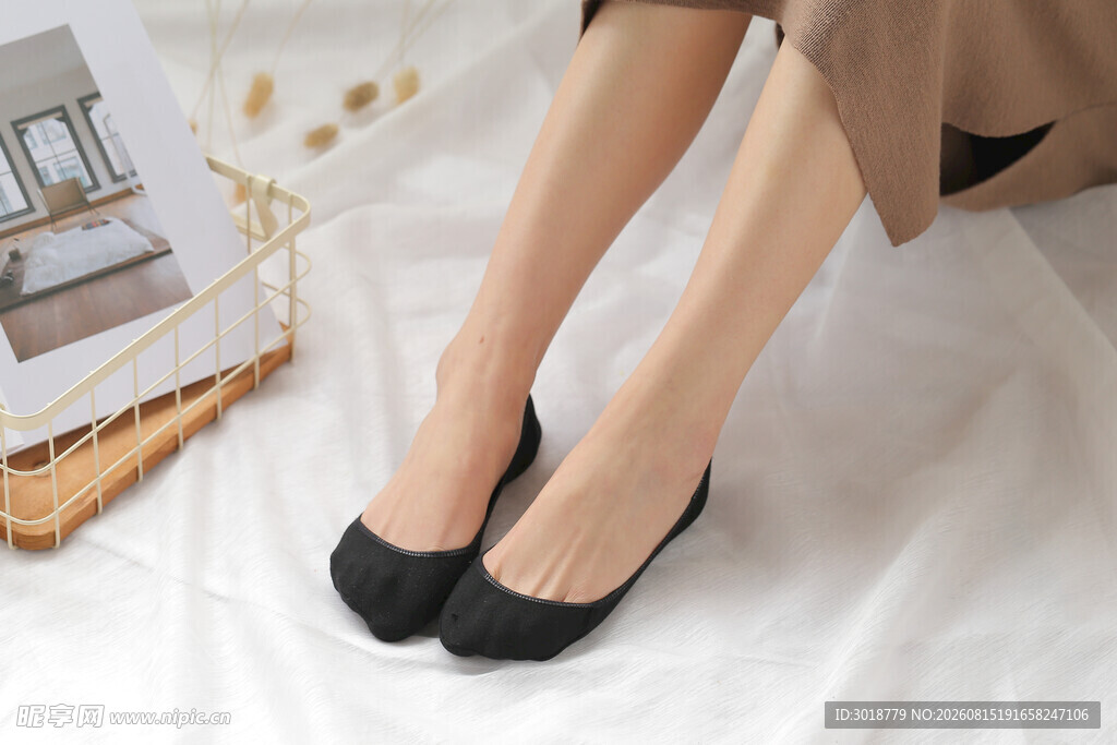 简约黑平底女鞋展示