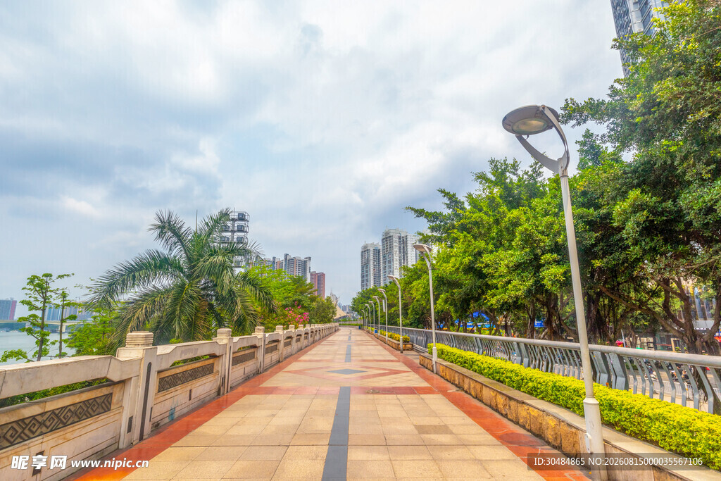 南宁民生广场步道