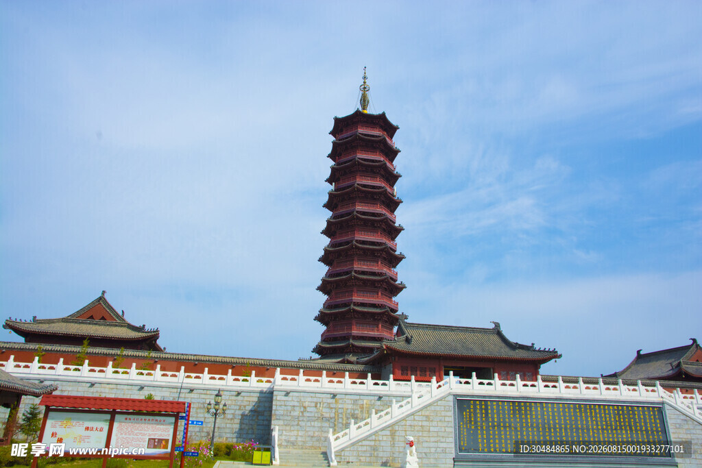 古塔与传统建筑景观