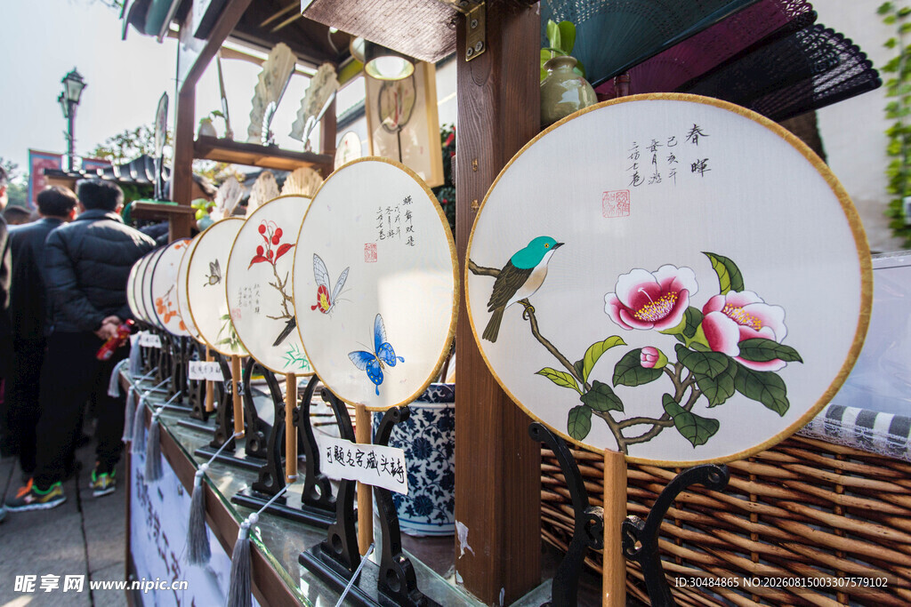 传统刺绣团扇展示