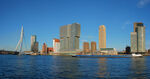 河畔现代都市天际线景观