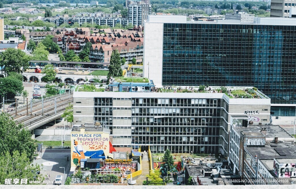 城市中现代化建筑群景观
