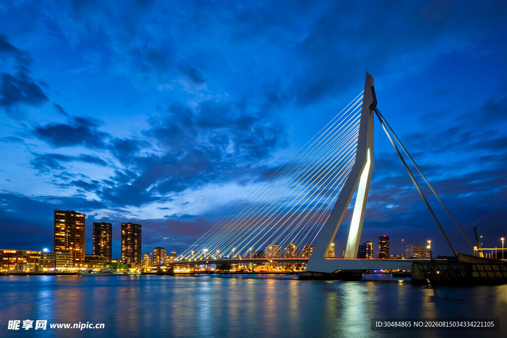 伊拉斯谟斯桥夜景风光