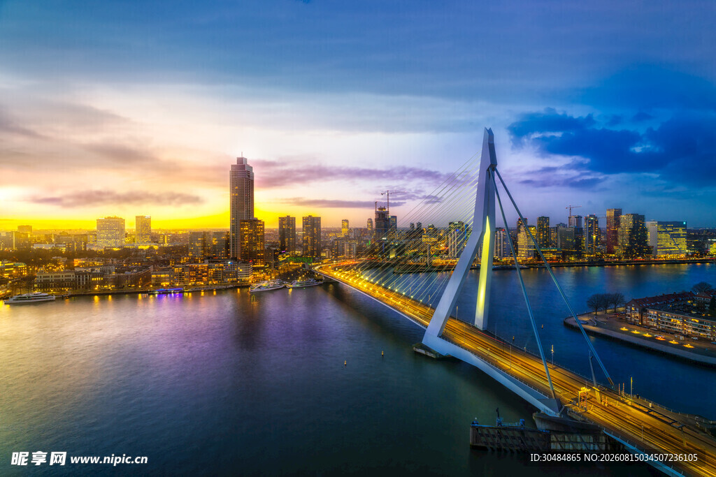 鹿特丹城市桥梁美丽夜景