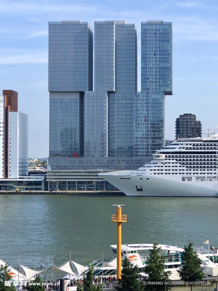 城市滨水景观与豪华邮轮