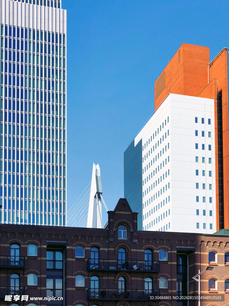 城市新旧建筑对比景观