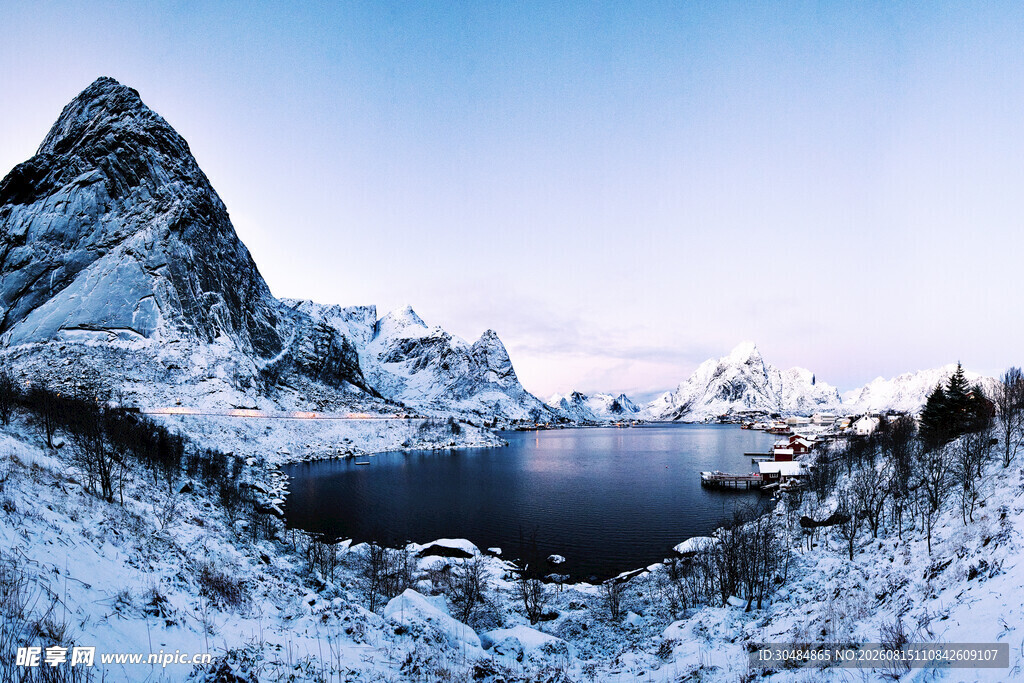 雪山湖泊壮丽自然风光