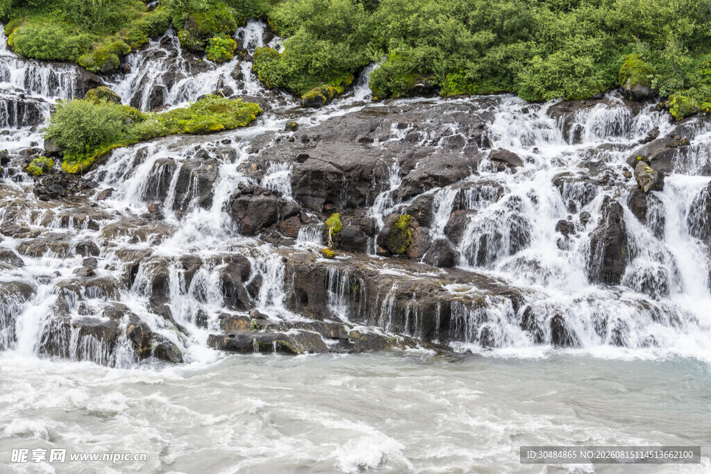 山间瀑布流水景观