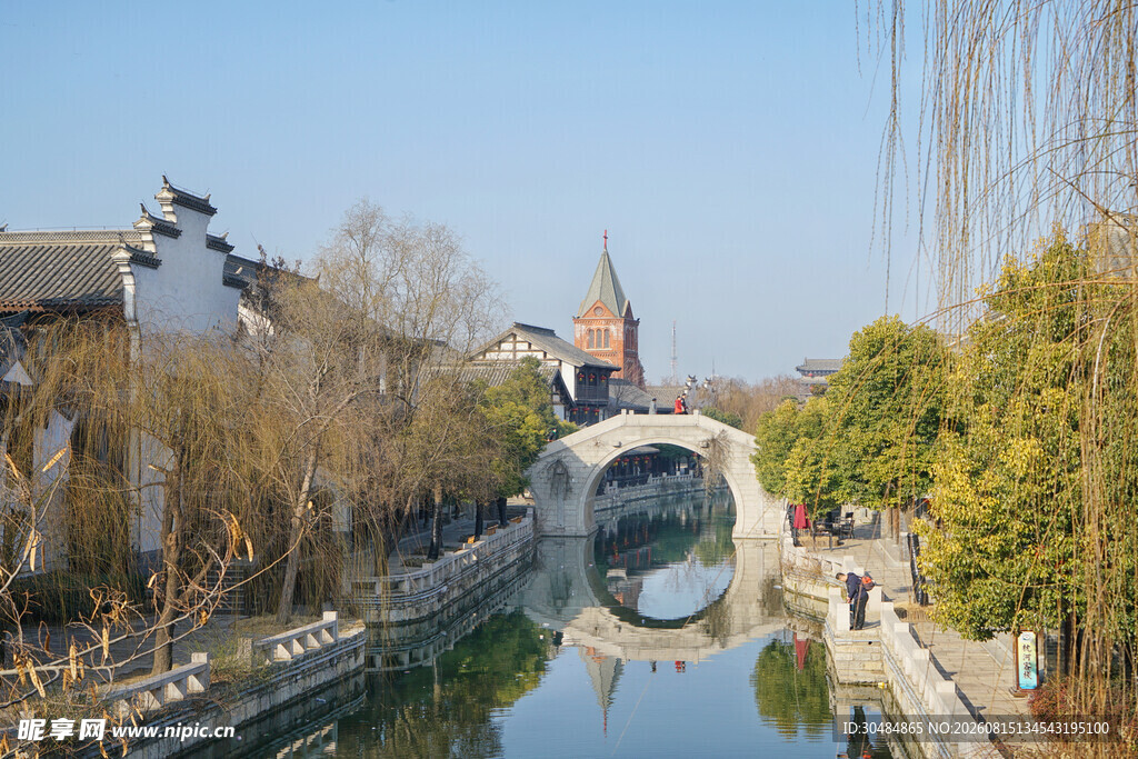 江南水乡拱桥美景