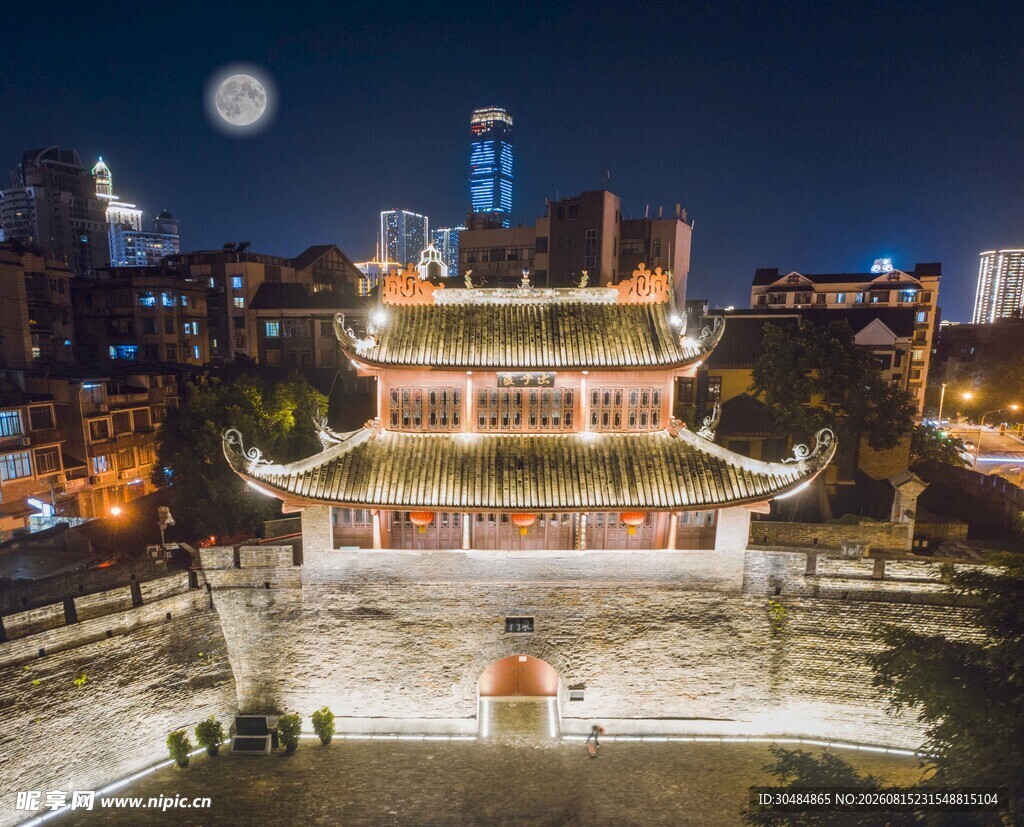 广西柳州东门城楼夜景