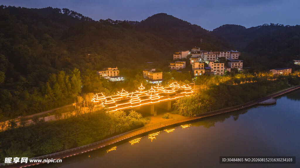 柳州风雨桥河畔