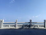 海边护栏与广阔海景