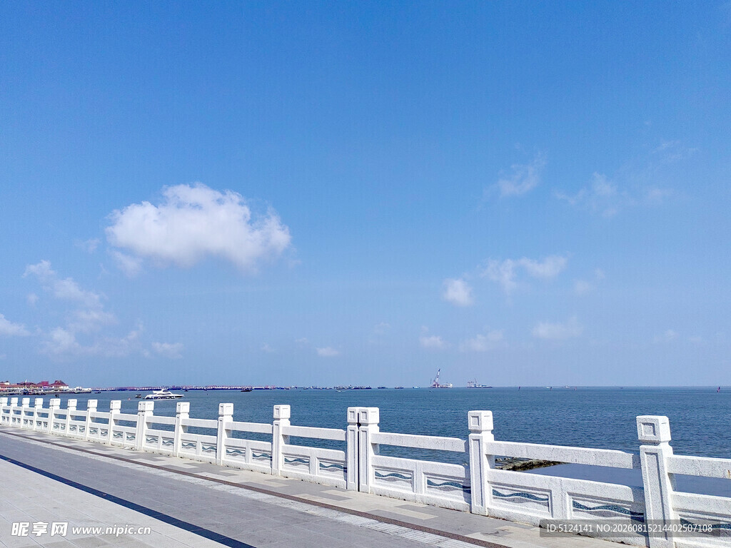 海边长桥风光