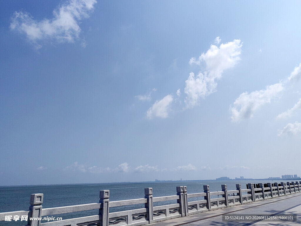 海边长桥风景