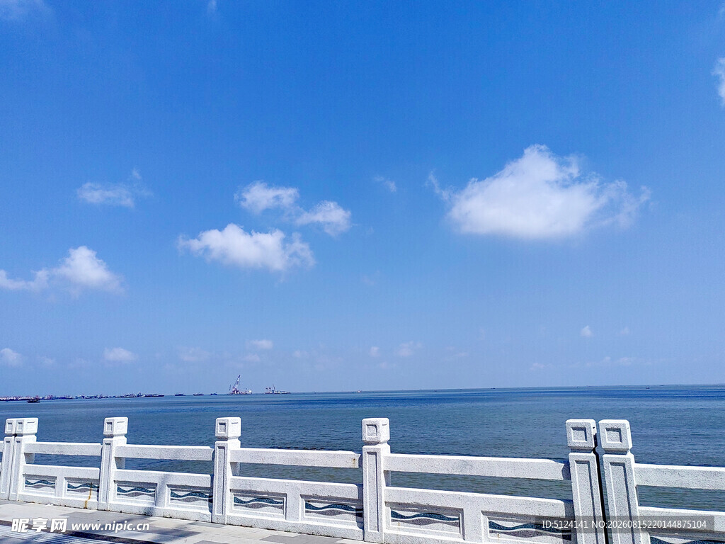 蓝天海景