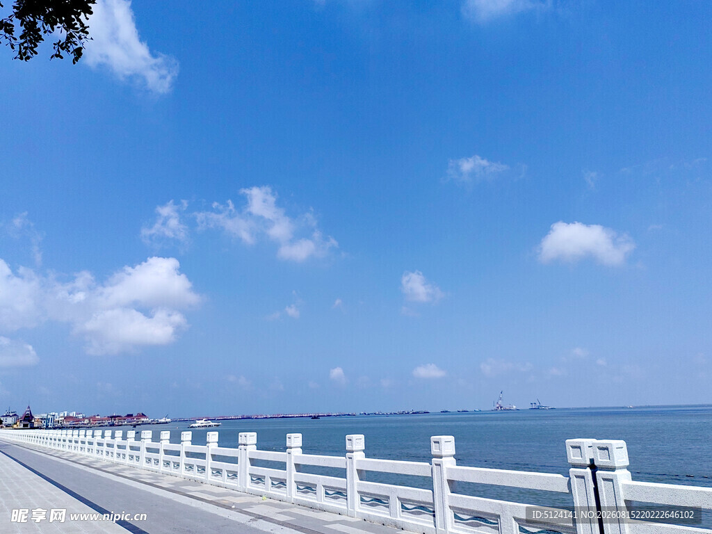 蓝天海景
