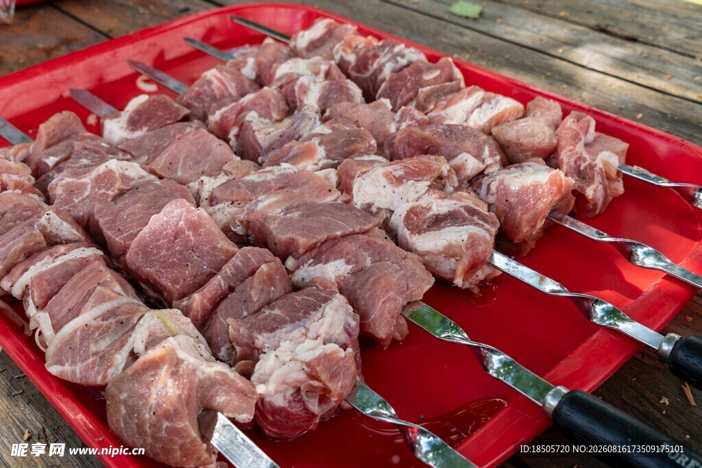 新鲜羊肉串