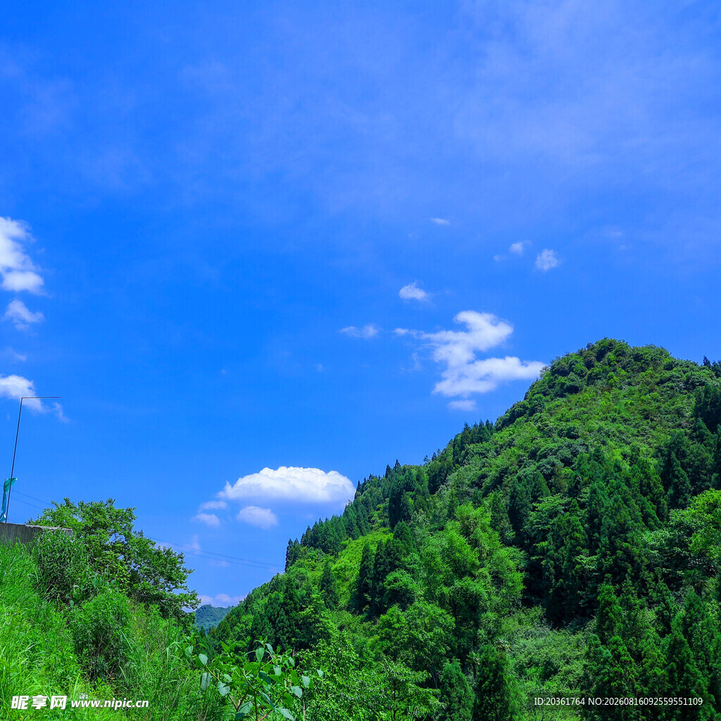 青山蓝天美景
