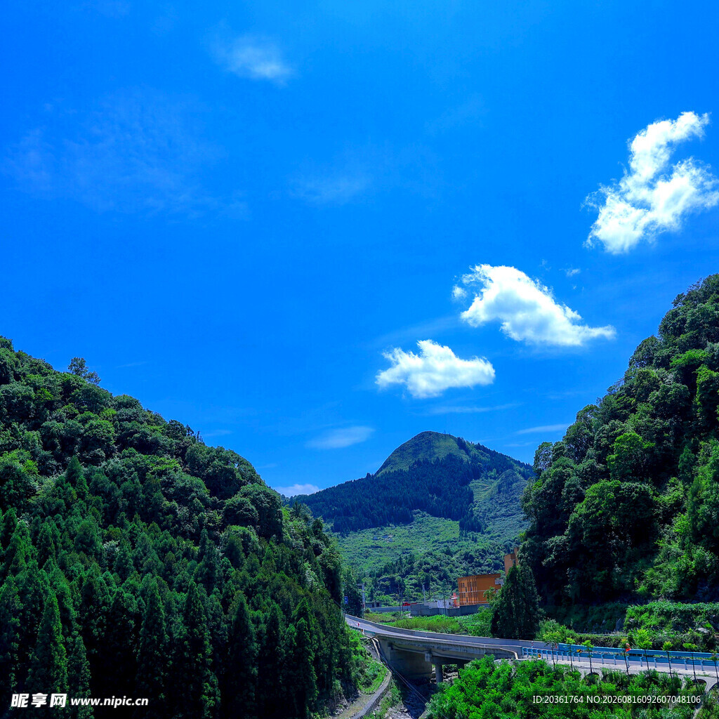 山间公路美景