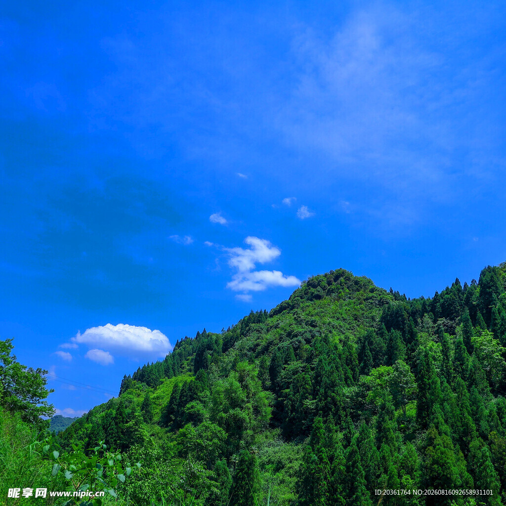 青山蓝天美景