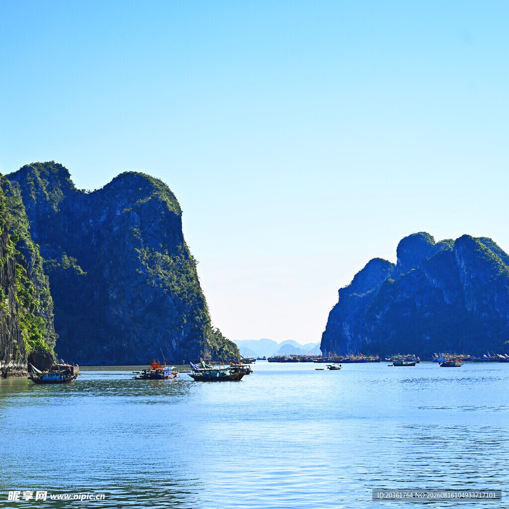 美丽下龙湾的海上风光