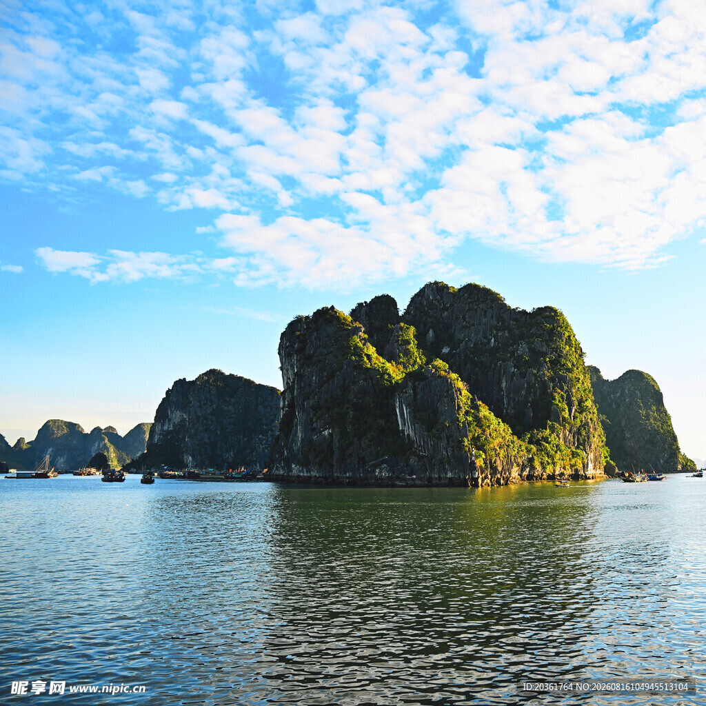 海上奇峰美景