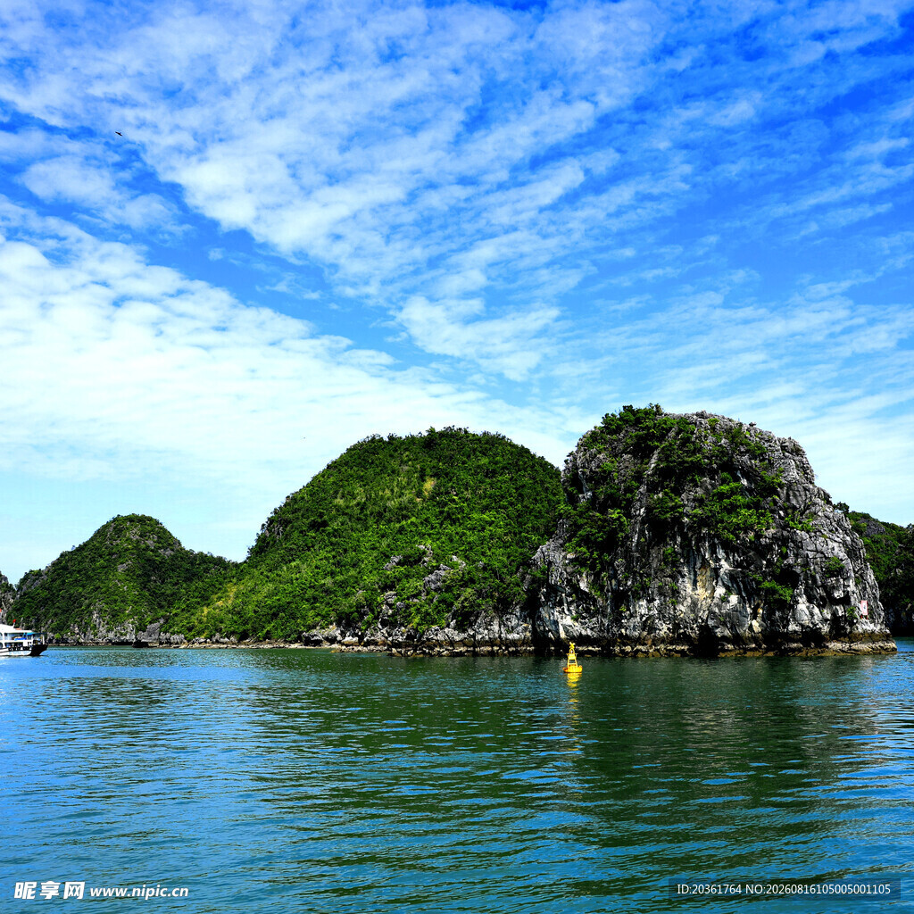 海上青山美景