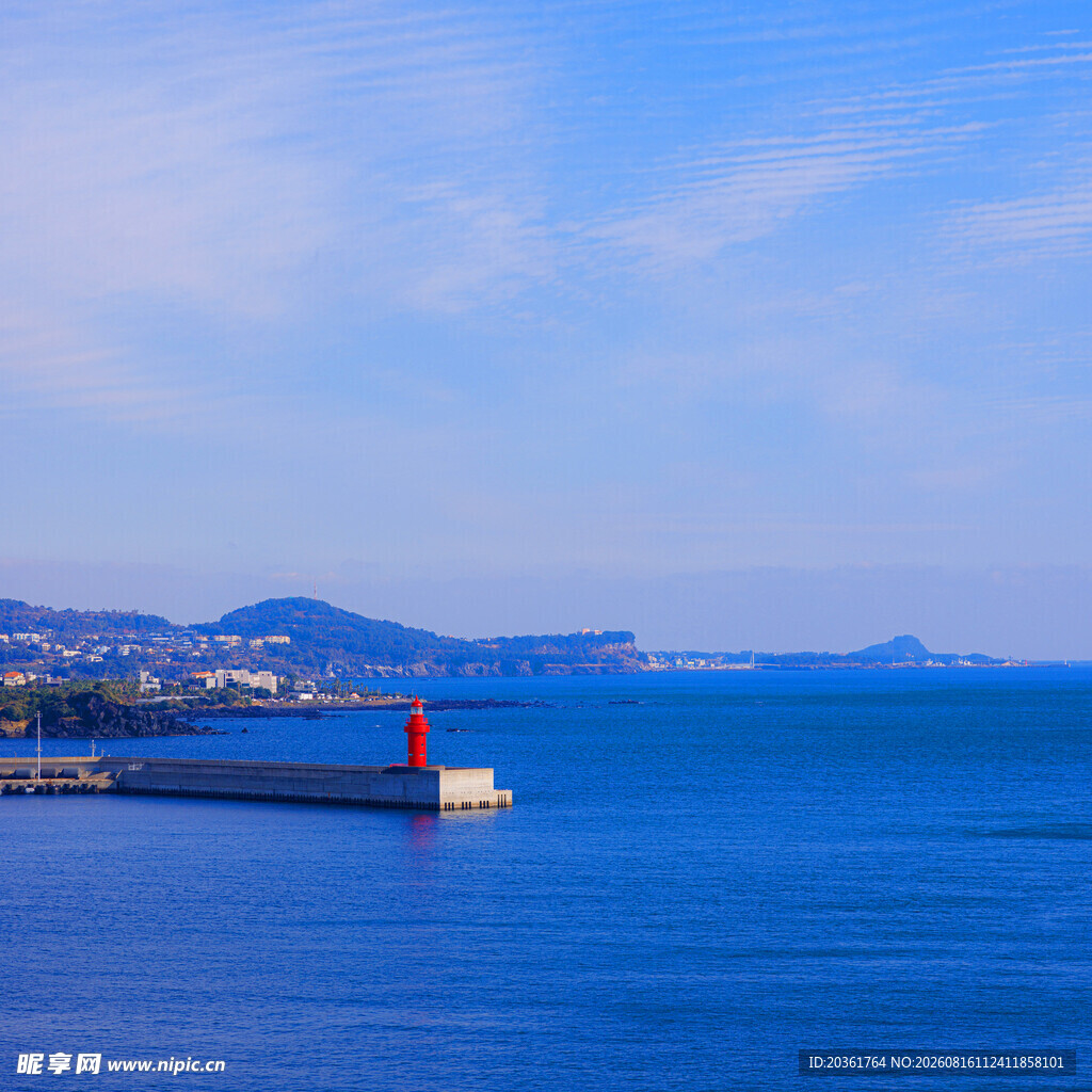 蓝色海岸的灯塔景观