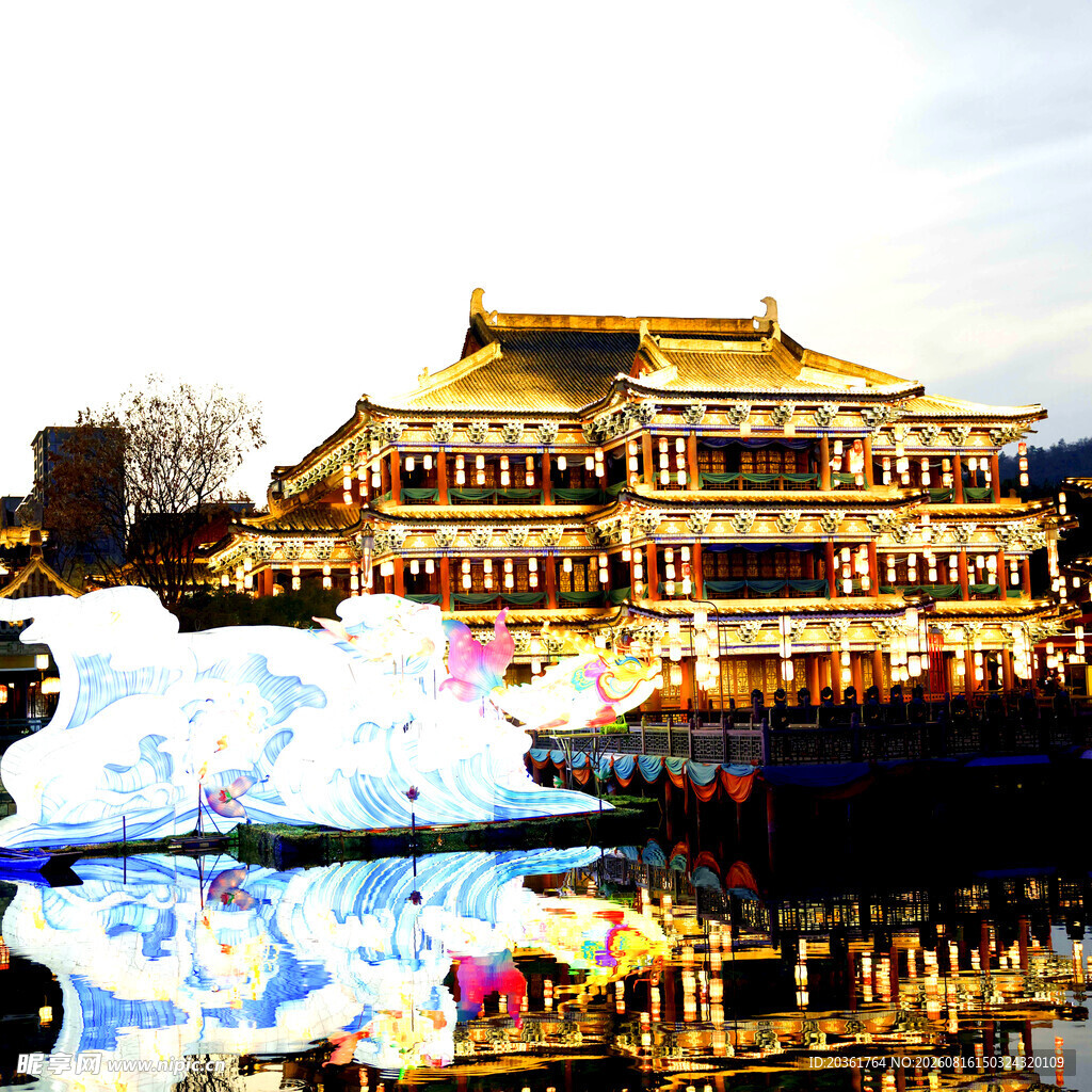 中式古建筑夜景倒影之美