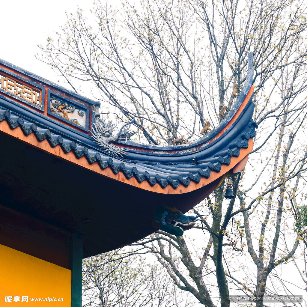 中式古建筑屋檐一角