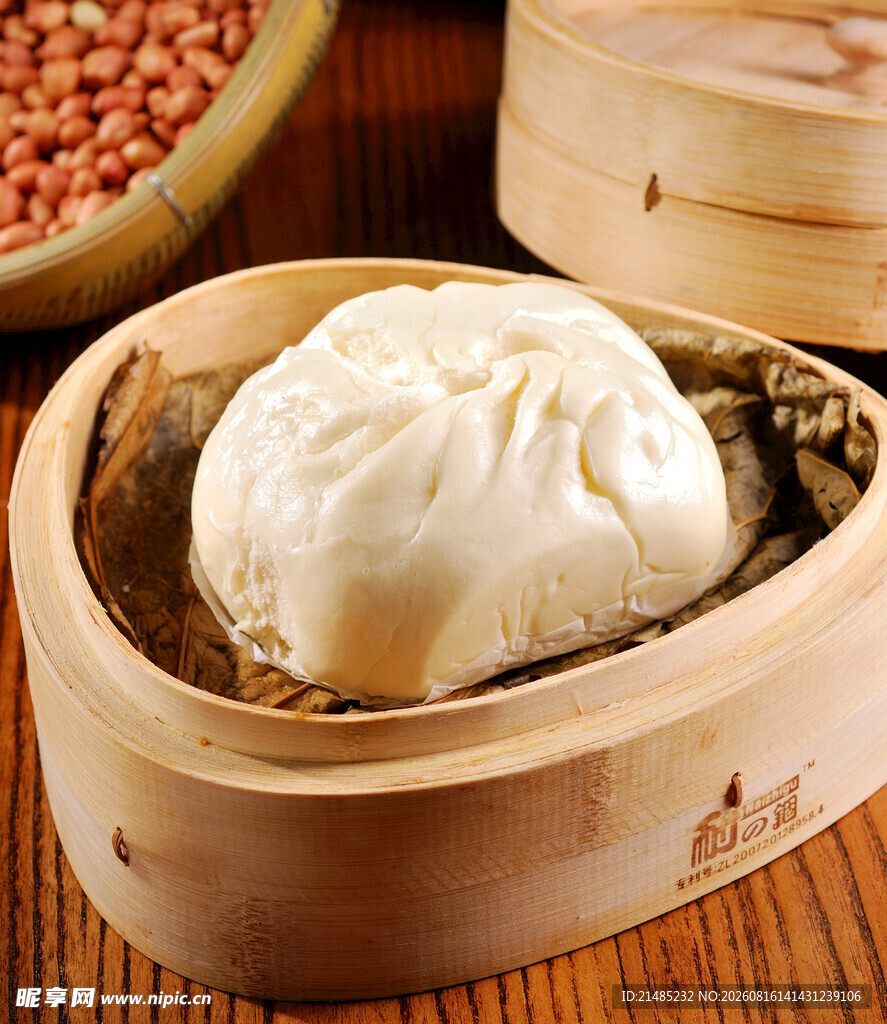 竹制蒸笼里的美味大包子