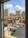 窗外城市建筑景观