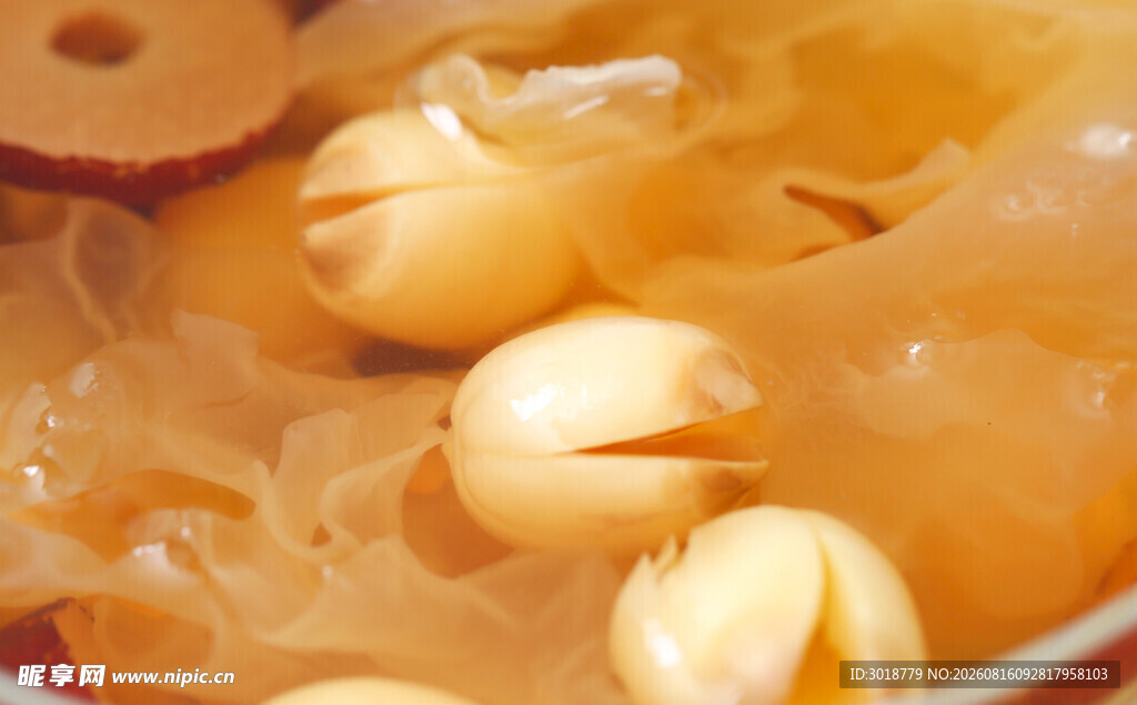 莲子银耳羹特写